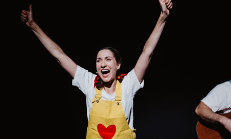 Na zdjęciu aktorzy w spektaklu Karolcia