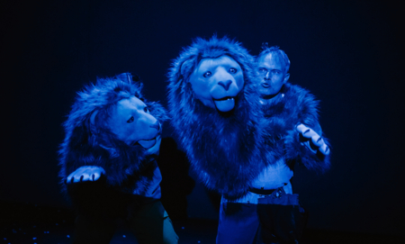 Na zdjęciu aktorzy w spektaklu Karolcia