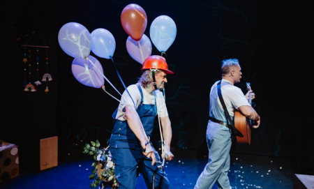 Na zdjęciu aktorzy w spektaklu Karolcia