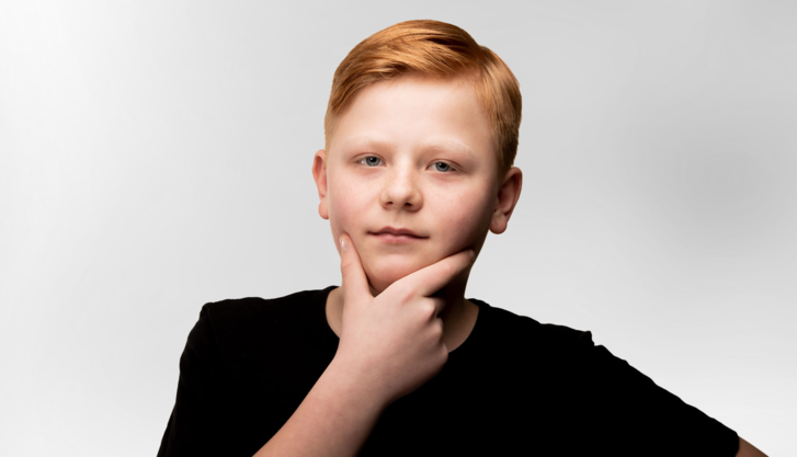 Na zdjęciu kilkunastoletni chłopiec
